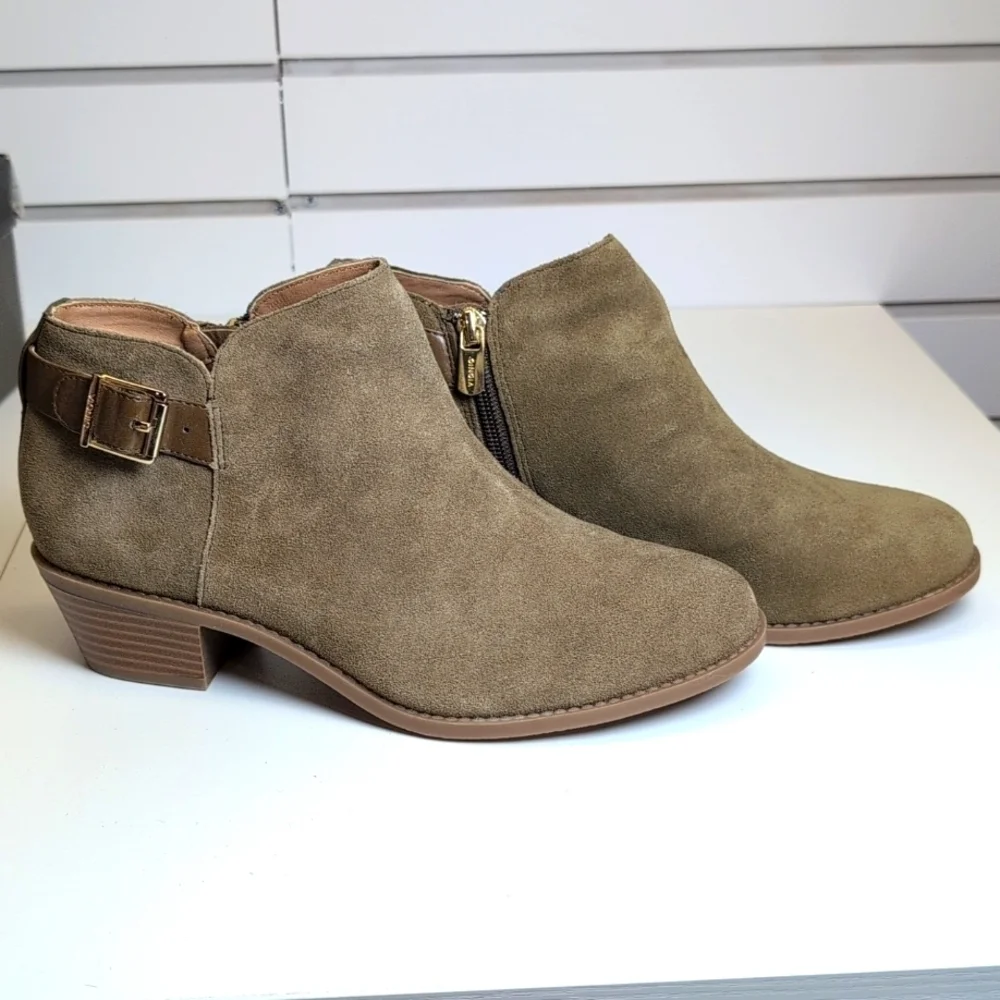 Vionic Womens Millie Suede Zipper Booties  NIB Size 8 Wide Olive